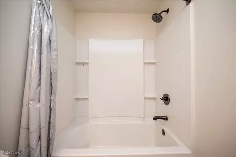 Bath - 664 Cathy Ann Dr, Boardman, OH 44512 photo 6 of 6