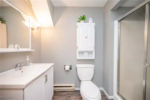 Bath - 664 Cathy Ann Dr, Boardman, OH 44512 photo 1 of 6