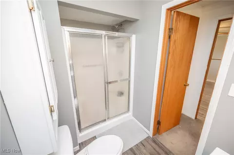 Bath - 664 Cathy Ann Dr, Boardman, OH 44512 photo 2 of 6