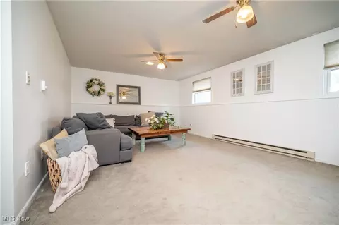 Living - 664 Cathy Ann Dr, Boardman, OH 44512 photo 4 of 6