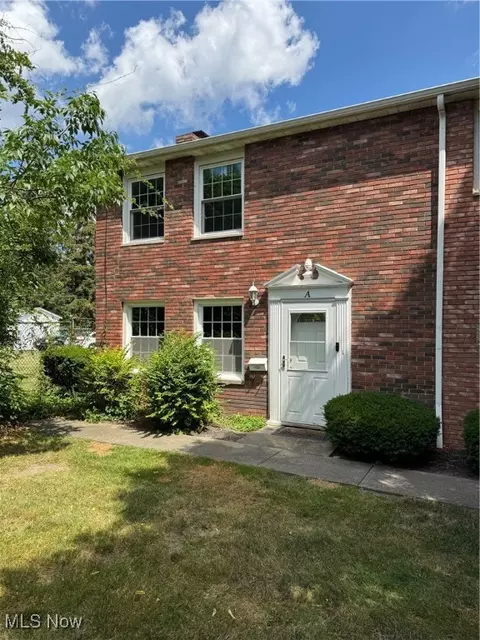 24640 Clareshire Dr #2A, North Olmsted, OH 44070