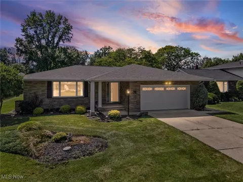 6210 Carlyle Dr, Seven Hills, OH 44131