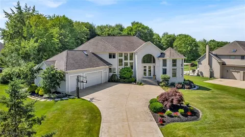 6754 Winston Ln, Solon, OH 44139