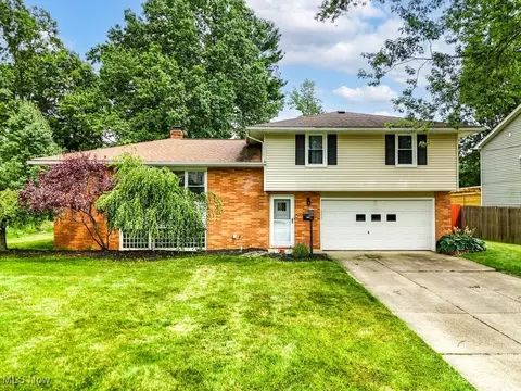 3771 Valley Forge Dr, Stow, OH 44224