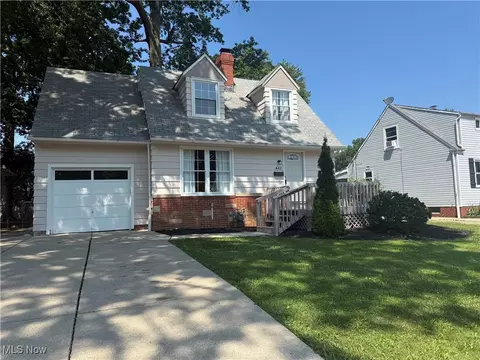 442 Fairway Blvd, Willowick, OH 44095