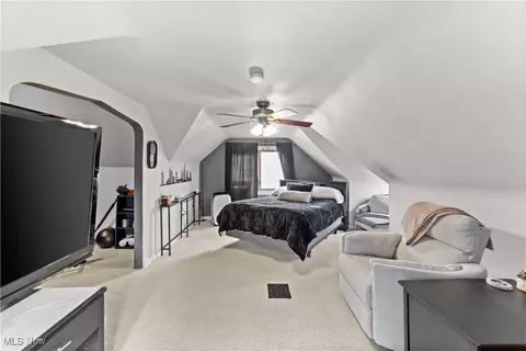 Bedroom - 7604 Spring Garden Rd, Parma, OH 44129 photo 3 of 5