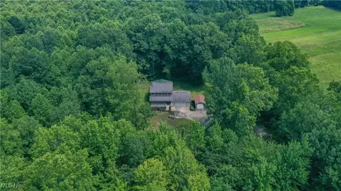 6952 New Castle Rd, Lowellville, OH 44436