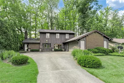 191 Parkview Dr, Aurora, OH 44202