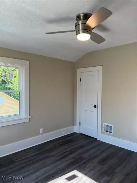 Bedroom - 1820 E 47th St, Ashtabula, OH 44004 photo 5 of 10