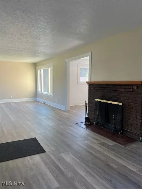 Living - 1820 E 47th St, Ashtabula, OH 44004 photo 4 of 5