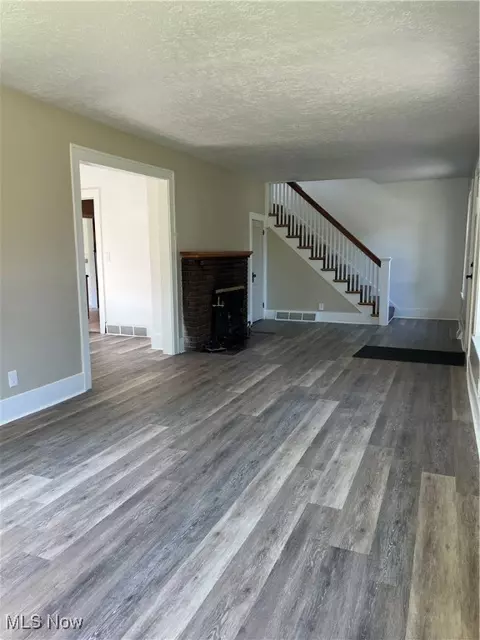 Living - 1820 E 47th St, Ashtabula, OH 44004 photo 2 of 5
