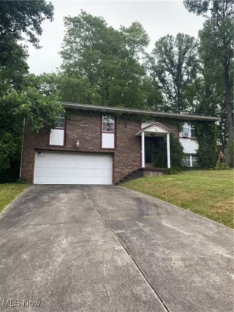 2168 Meadowview Dr, Parkersburg, WV 26104
