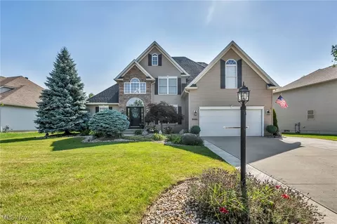 9591 Beatrice Ln, Olmsted Twp, OH 44138