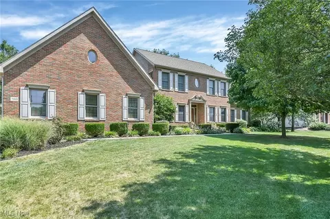 7660 Spring Mill Dr, Canal Winchester, OH 43110