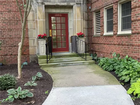 13700 Shaker Blvd #210, Cleveland, OH 44120