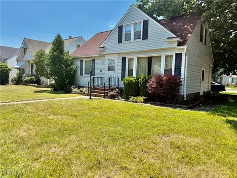 410 Maplewood Dr, Willowick, OH 44095