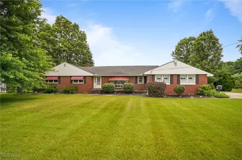 136 N Chillicothe Rd, Aurora, OH 44202