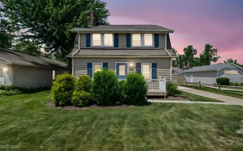 8925 Lake Overlook Dr, Mentor, OH 44060