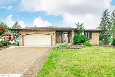 2640 Fleger Dr, Parma, OH 44134