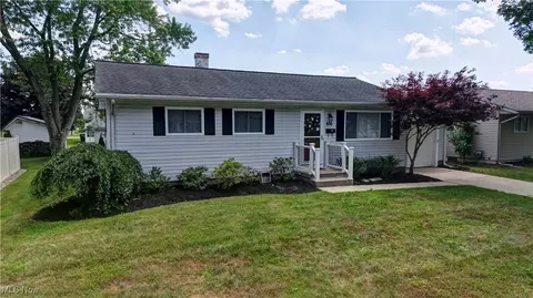 826 Chelsea Dr, Dover, OH 44622