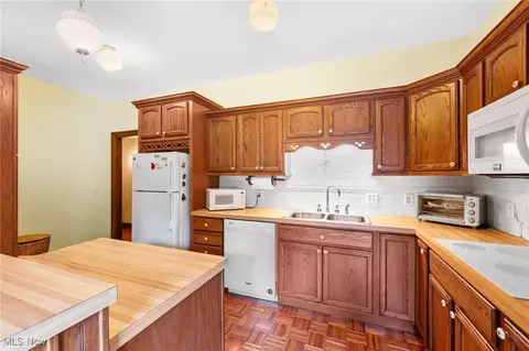 Kitchen - 4453 Darlington Ct, Ashtabula, OH 44004 photo 3 of 3