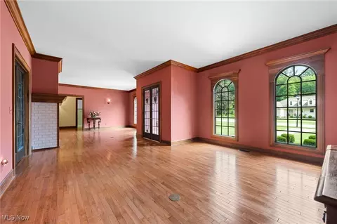 Living - 4453 Darlington Ct, Ashtabula, OH 44004 photo 6 of 7