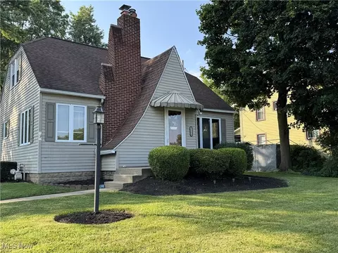 11224 Center St NE, Sandyville, OH 44671