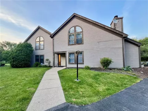 3871 Northwoods Ct NE, Warren, OH 44483