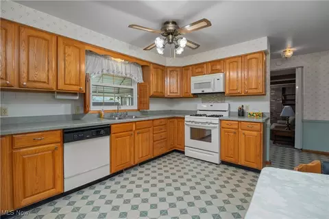 417 Georgia Ave, Elyria, OH 44035 photo 9