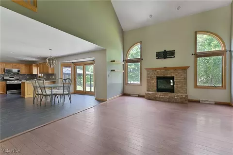 230 Clingan Rd, Struthers, OH 44471 photo 9
