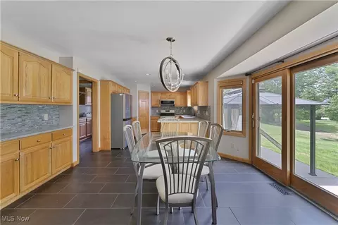 230 Clingan Rd, Struthers, OH 44471 photo 12