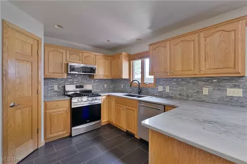 230 Clingan Rd, Struthers, OH 44471 photo 15