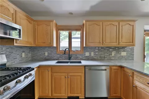 230 Clingan Rd, Struthers, OH 44471 photo 13
