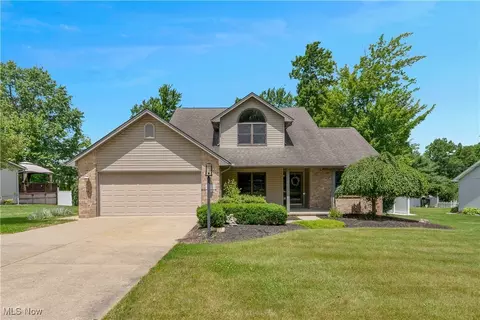 230 Clingan Rd, Struthers, OH 44471