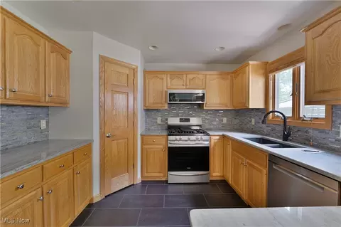 230 Clingan Rd, Struthers, OH 44471 photo 16