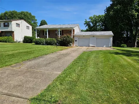 3890 Ayrshire Dr, Youngstown, OH 44511