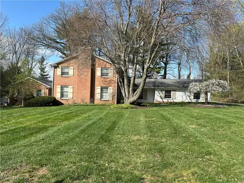 1139 Chelmsford St NW, North Canton, OH 44720