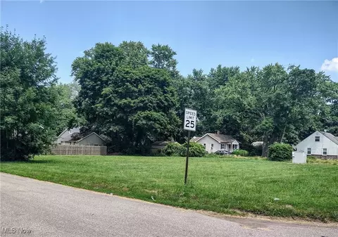 705 Mull Ave, Akron, OH 44313