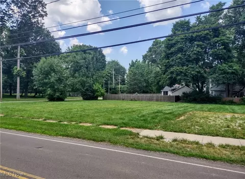 705 Mull Ave, Akron, OH 44313 photo 2