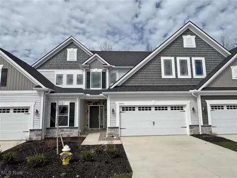 32054 Tuscan Ln #L-2, Avon Lake, OH 44012