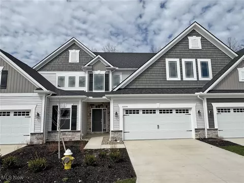 32054 Tuscan Ln #L-2, Avon Lake, OH 44012