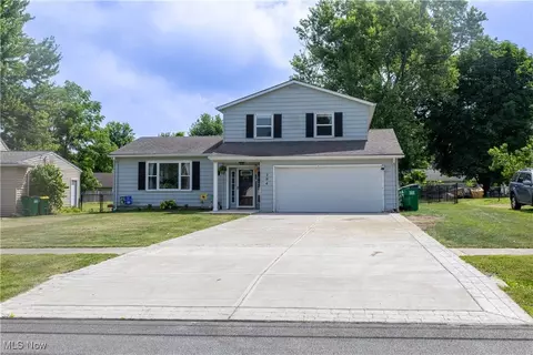 204 Parkway Blvd, Madison, OH 44057