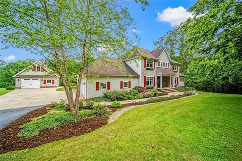 11275 Beechnut Ln, Chardon, OH 44024