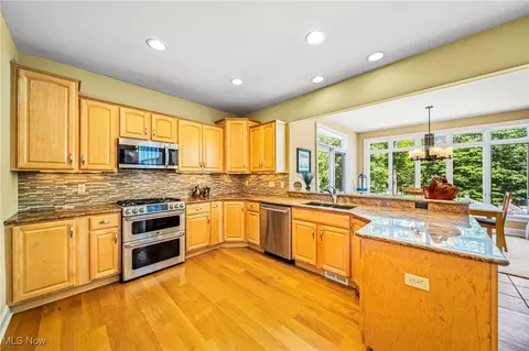 11275 Beechnut Ln, Chardon, OH 44024 photo 8