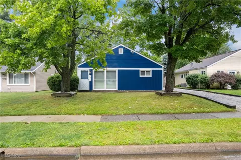 2869 Archwood Pl, Cuyahoga Falls, OH 44221