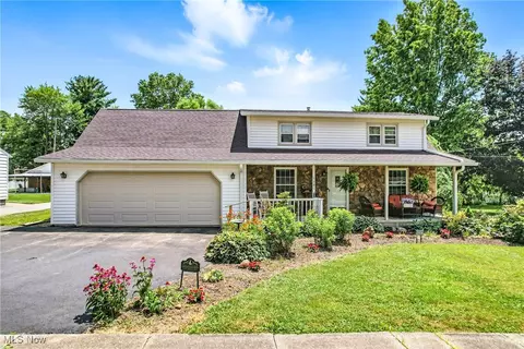 1683 Ridgewood Dr, Salem, OH 44460