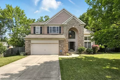 17758 Lyon Ln, Strongsville, OH 44149