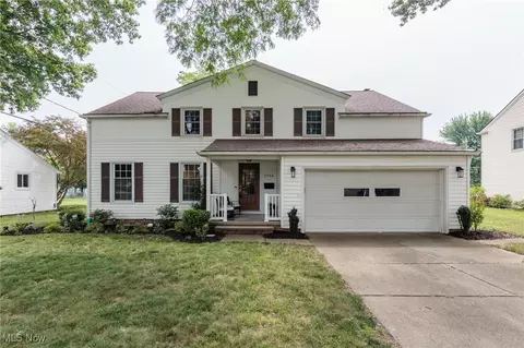 2743 W Asplin Dr, Rocky River, OH 44116