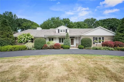 24425 Hilltop Dr, Beachwood, OH 44122