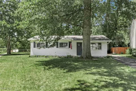 3498 Clayton Dr, North Olmsted, OH 44070